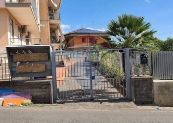 Edificio all\'aperto - Appartamento VIA REGINA DEL CIELO
 
26, Fiumefreddo di Sicilia - foto 4