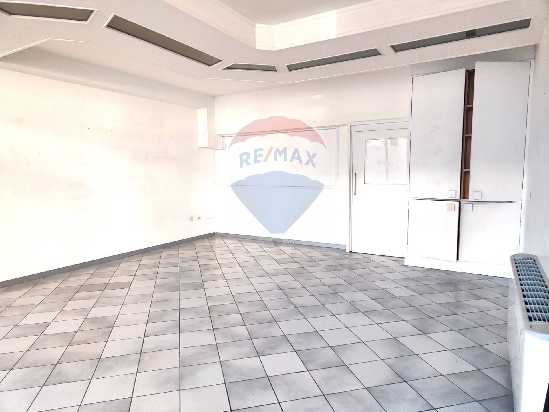 Stanza vuota - Commercial Premises Piazza Alpini, Piancogno - photo 1