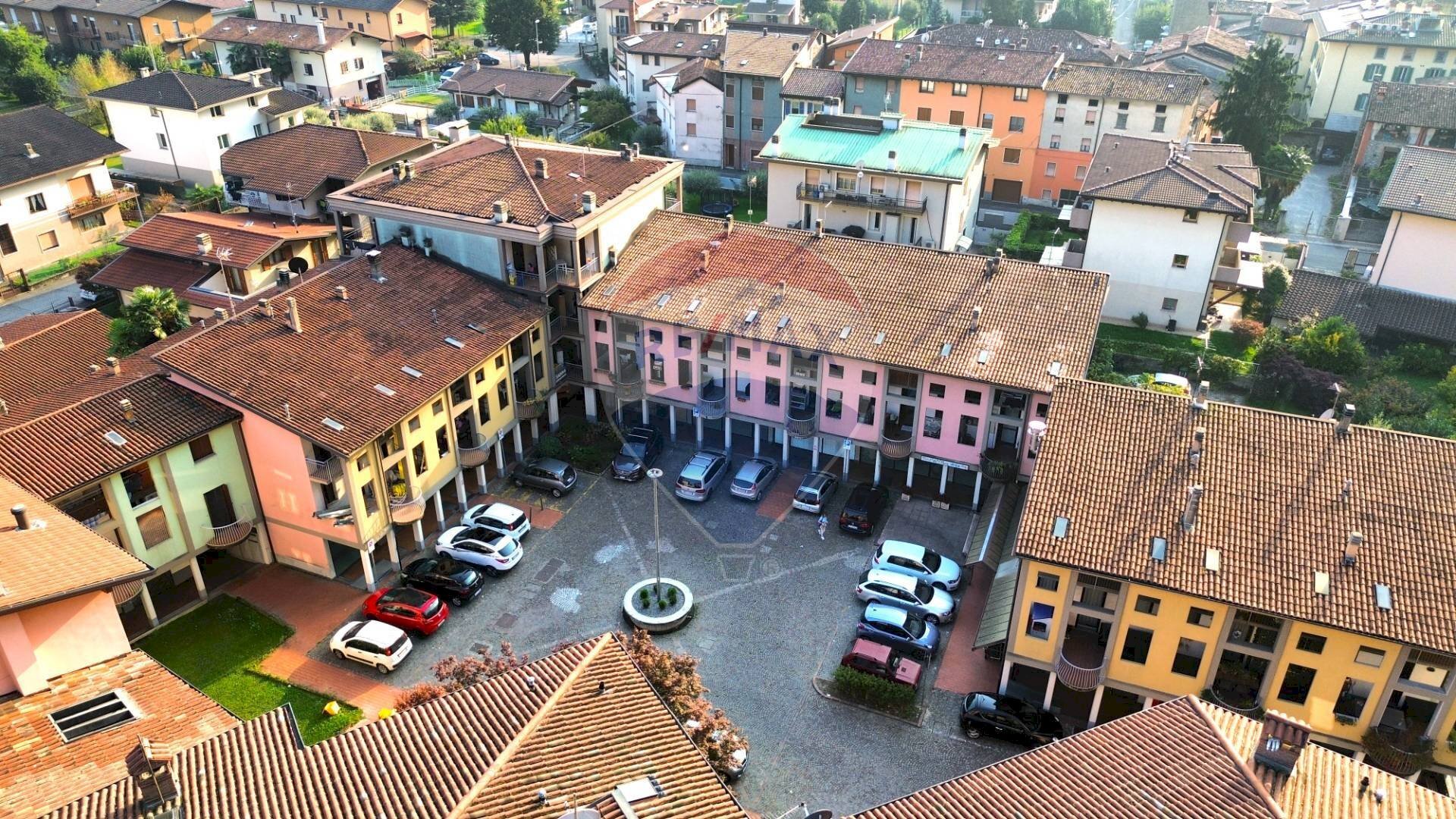Edificio all\'aperto - Commercial Premises Piazza Alpini, Piancogno - photo 2