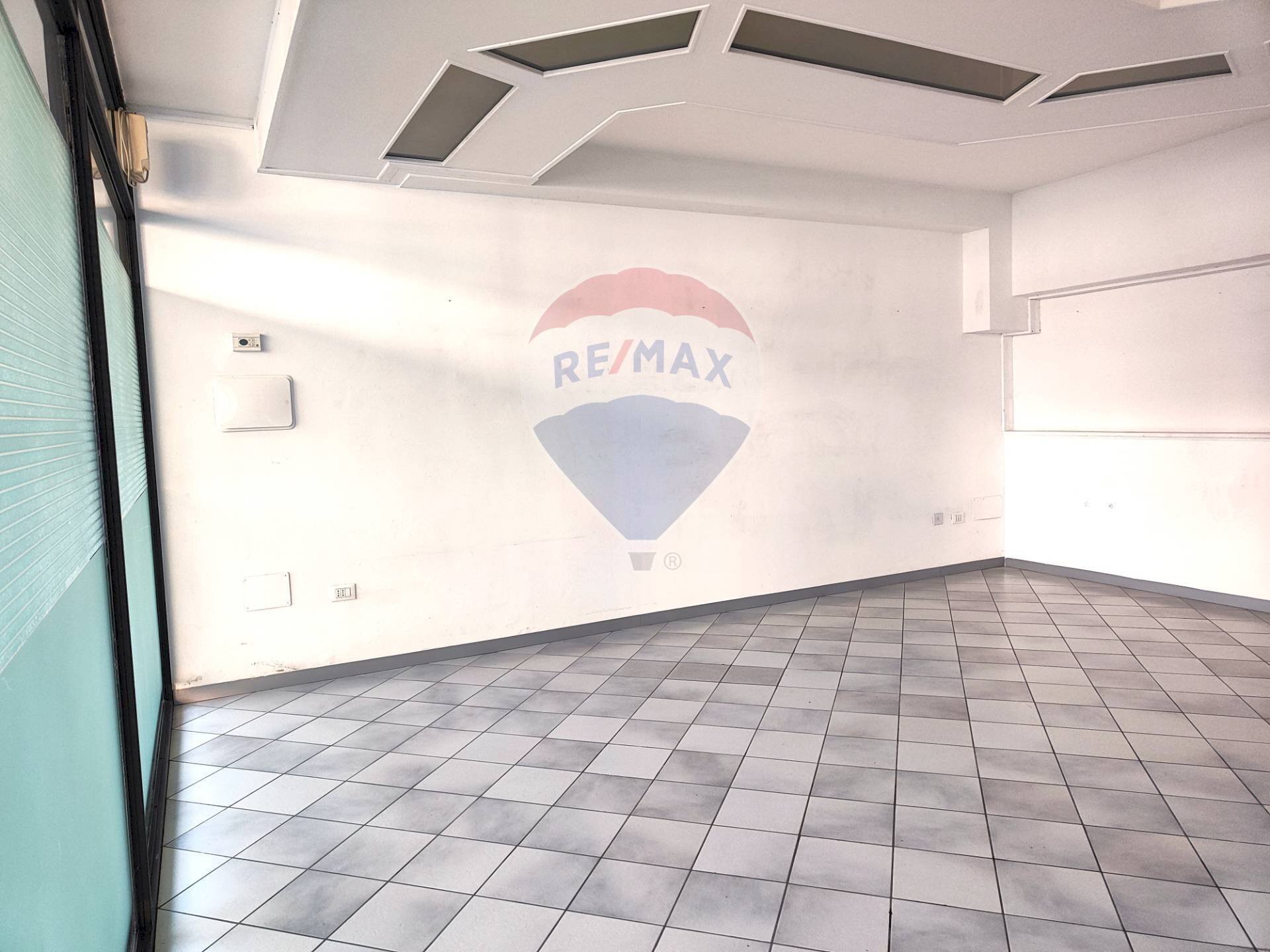 Stanza vuota - Commercial Premises Piazza Alpini, Piancogno - photo 3