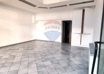 Stanza vuota - Locale Commerciale Piazza Alpini, Piancogno - foto 5