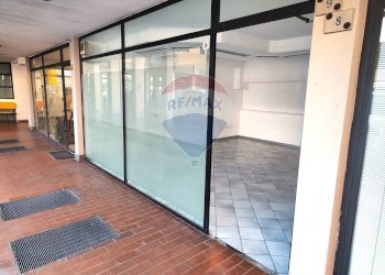 Terrazza - Locale Commerciale Piazza Alpini, Piancogno - foto 9