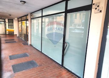 Ricezione / Lobby - Locale Commerciale Piazza Alpini, Piancogno - foto 10