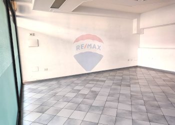 Stanza vuota - Locale Commerciale Piazza Alpini, Piancogno - foto 11