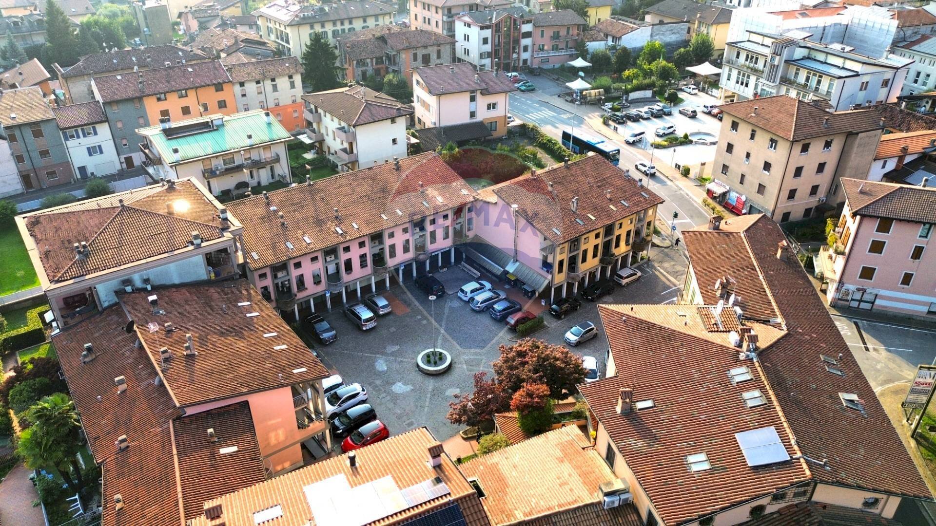 Edificio all\'aperto - Commercial Premises Piazza Alpini, Piancogno - photo 2