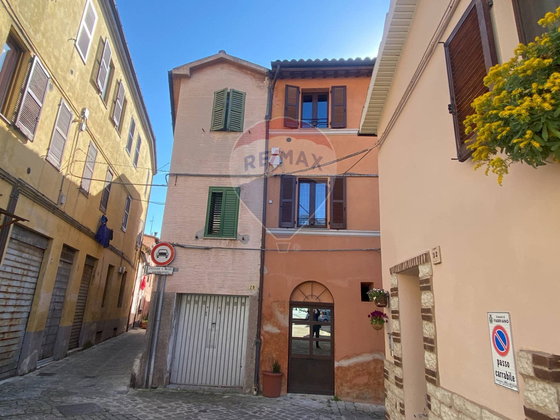 Edificio all\'aperto - Trilocale Vicolo Castrica
 
26, Fabriano - foto 2