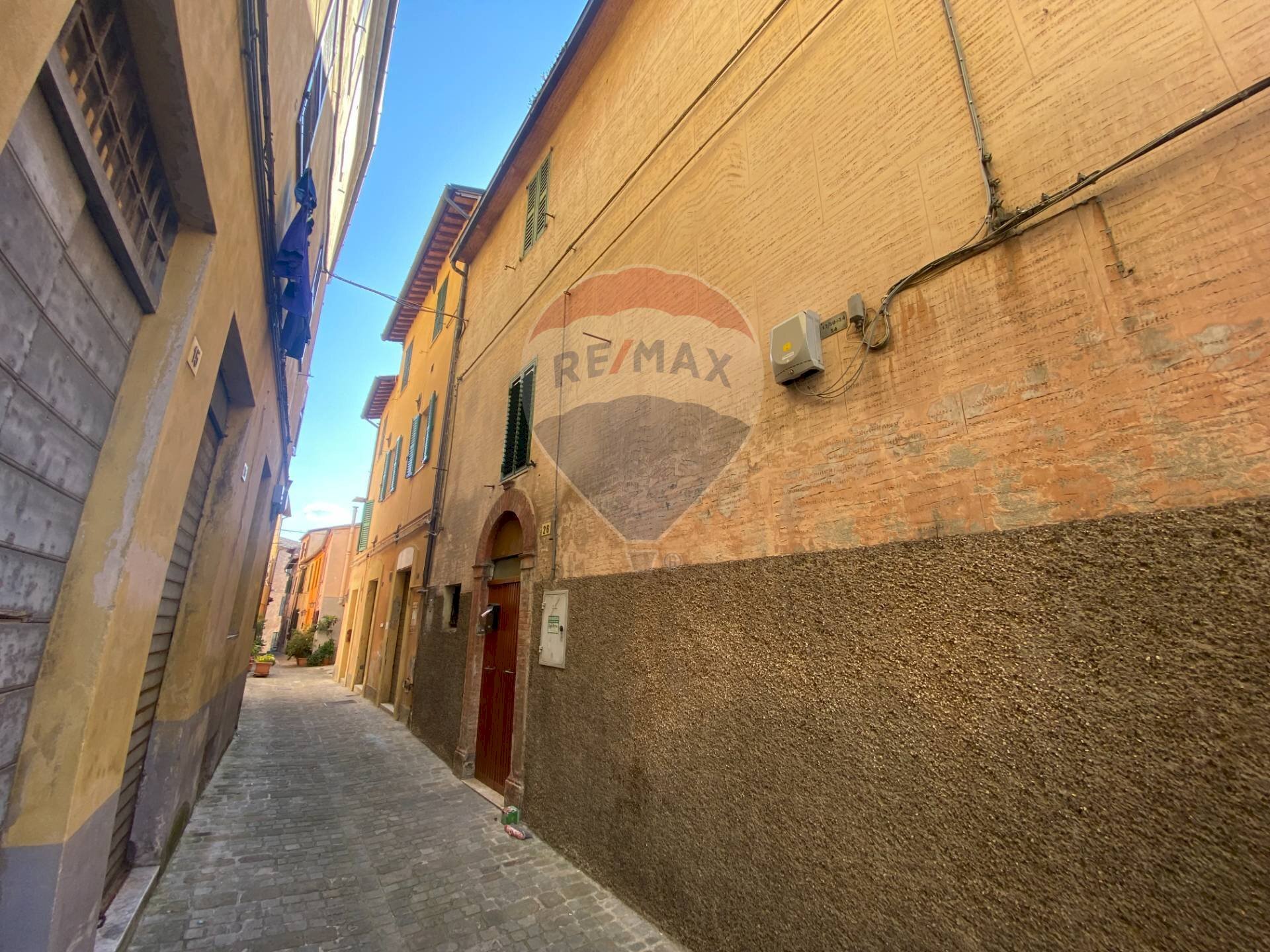 Edificio all\'aperto - Trilocale Vicolo Castrica
 
26, Fabriano - foto 3