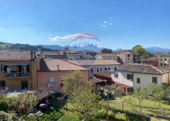 Edificio all\'aperto - Trilocale Vicolo Castrica
 
26, Fabriano - foto 1