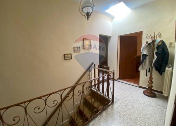 Scale - Trilocale Vicolo Castrica
 
26, Fabriano - foto 13