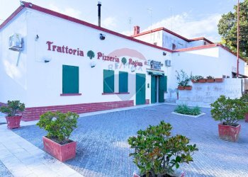 Casa all\'aperto - Attività Commerciale Via S.Maria di Siponto
 
10, Manfredonia - foto 1