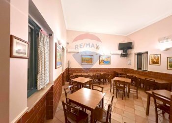 Sala da pranzo - Attività Commerciale Via S.Maria di Siponto
 
10, Manfredonia - foto 11