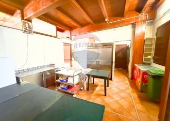 Camera / camera da letto - Attività Commerciale Via S.Maria di Siponto
 
10, Manfredonia - foto 16