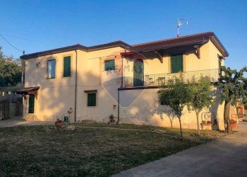 Casa all\'aperto - Casa indipendente c.da Fontana dell'olmo
 
sn, Fontanarosa - foto 1