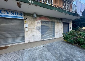 Edificio all\'aperto - Negozio Via San Domenico
 
93, Napoli - foto 6