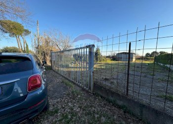 Casa all\'aperto - Locale Commerciale Via Gelso Rosso, Minturno - foto 3