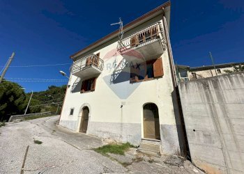 Edificio all\'aperto - Casa indipendente Via San Lorenzo
 
12, Castelpizzuto - foto 6
