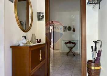 Hall / corridoio - Casa indipendente Via San Lorenzo
 
12, Castelpizzuto - foto 106