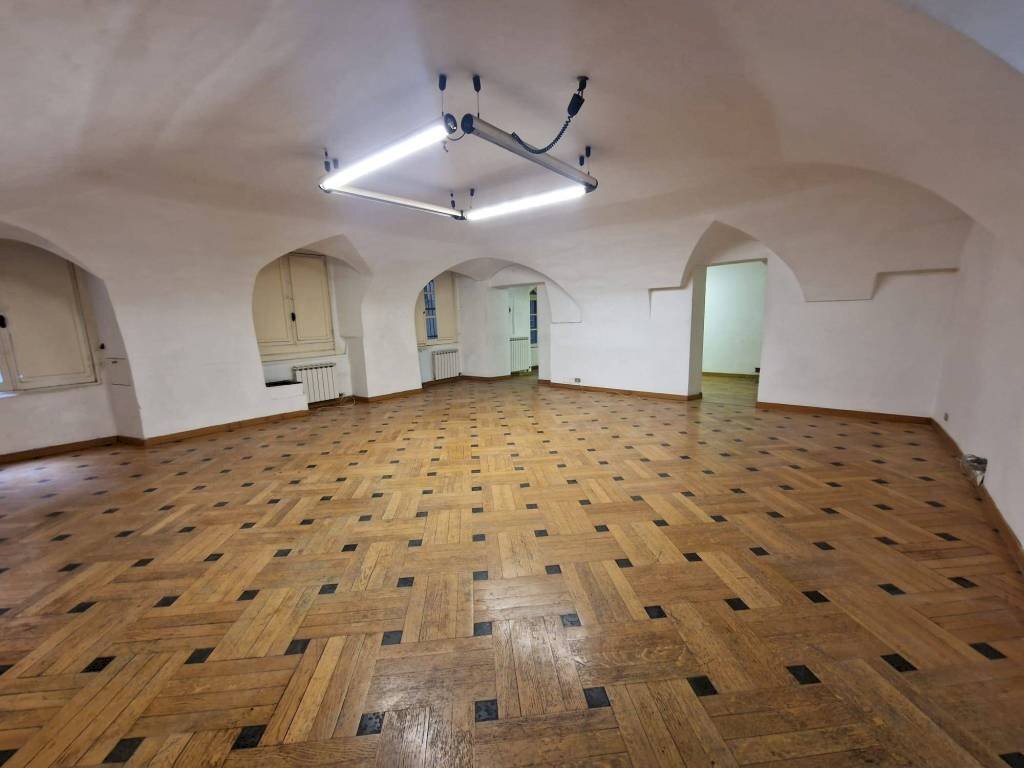 Interno non residenziale - Trilocale piazza San Luca, 2, Genova (zona Centro Storico) - foto 2