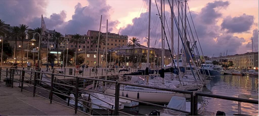 Zona - Trilocale piazza San Luca, 2, Genova (zona Centro Storico) - foto 1