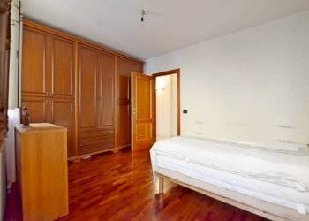 Camera da letto - Trilocale via San Lorenzo, 1, Mondovì - foto 15