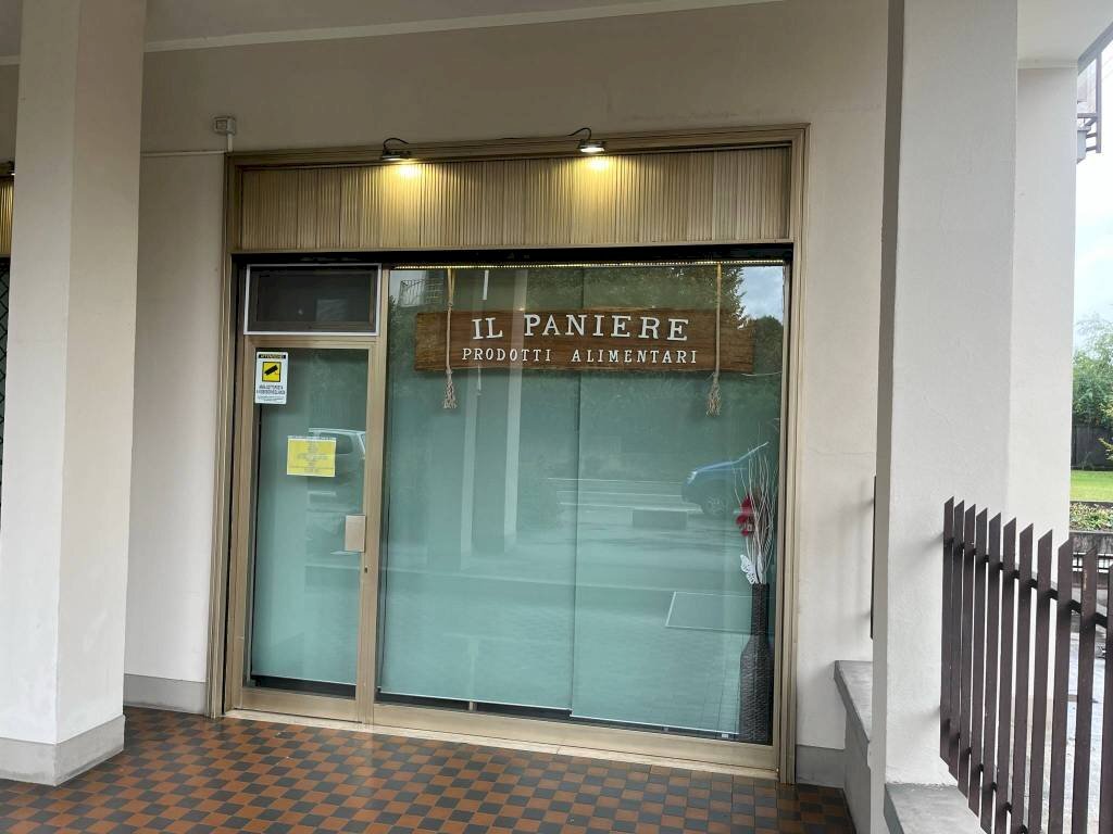 Facciata - Negozio via Roma, 33, Chieri - foto 1