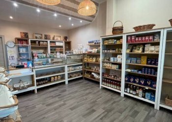 Interno non residenziale - Negozio via Roma, 33, Chieri - foto 6