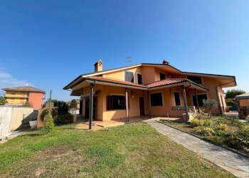 Giardino - Villa via Gioacchino Rossini, 1, Riva presso Chieri - foto 1