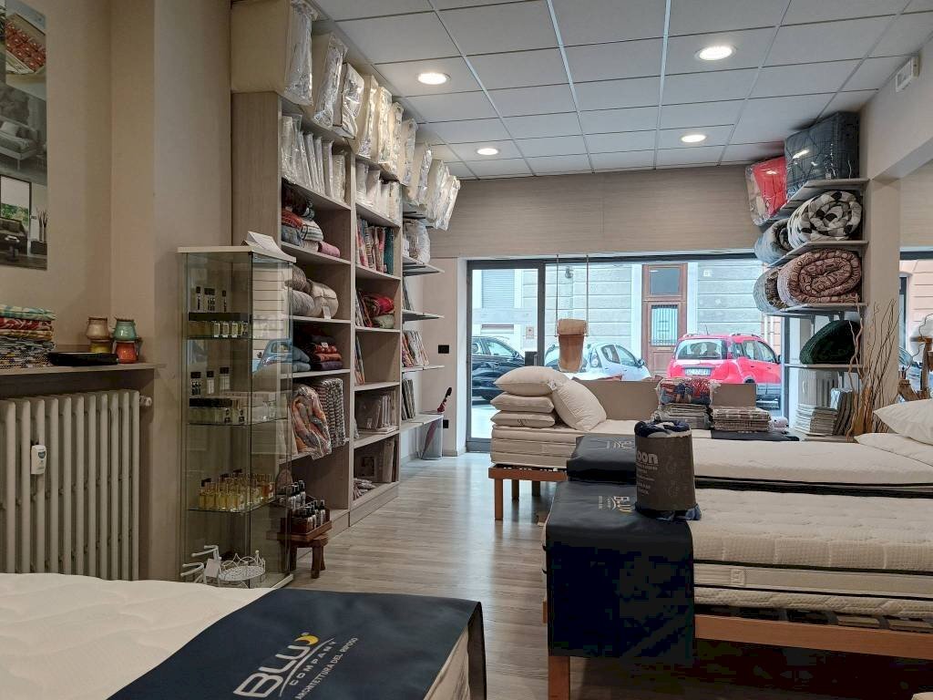 Interno non residenziale - Negozio Cuneo (zona Centro) - foto 2