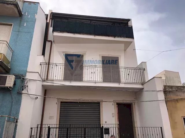 Three-room apartment Via dell'Indipendenza, Siracusa - photo 1