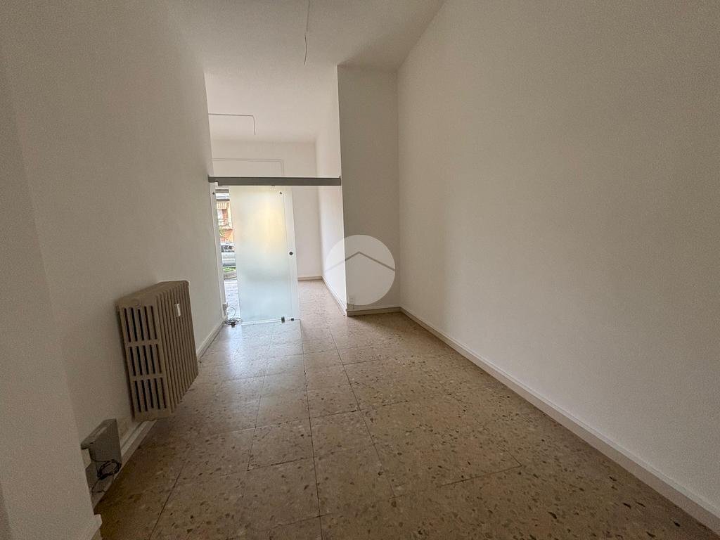 Negozio Via Roma, Bagnolo Piemonte - foto 3