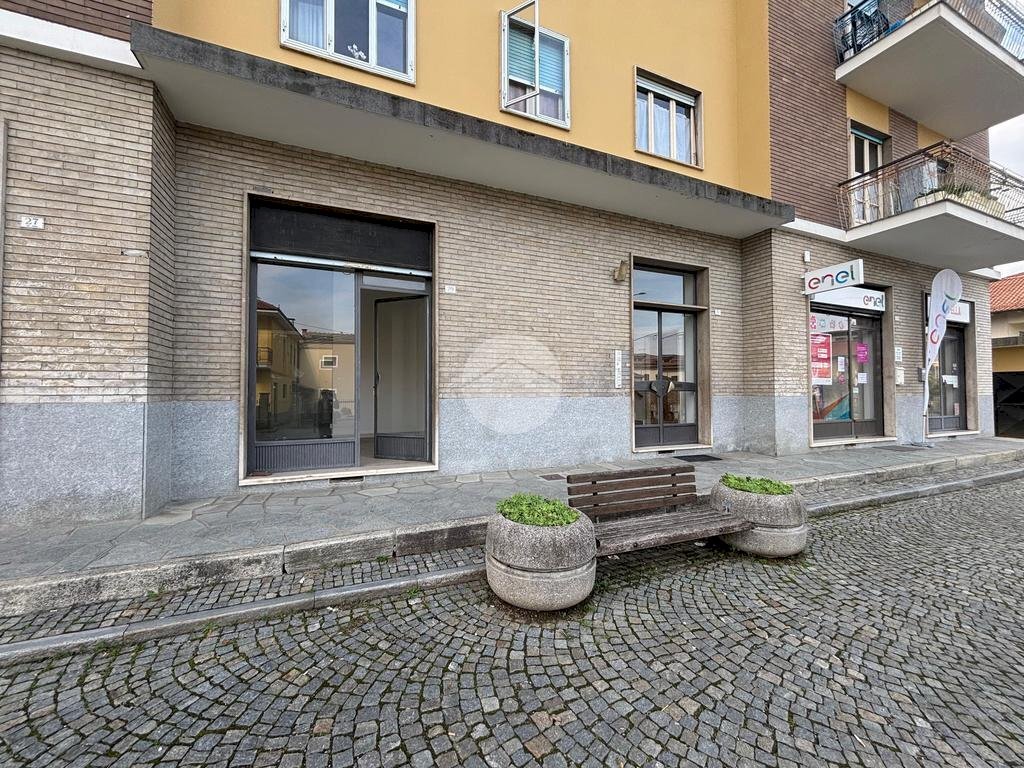 Negozio Via Roma, Bagnolo Piemonte - foto 1