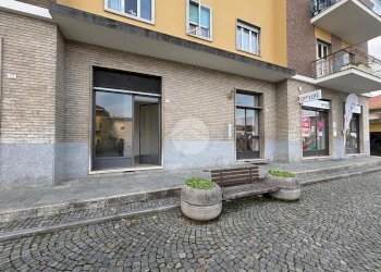 Negozio Via Roma, Bagnolo Piemonte - foto 1