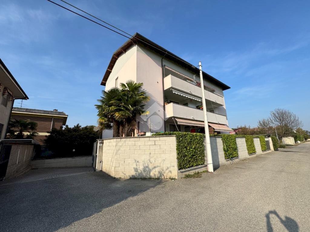 Three-room apartment Vicolo del Castagno, Galliate - photo 1