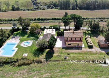 Casale Piazza Vittorio Emanuele II San Giovanni D'asso, 20, Montalcino - photo 1
