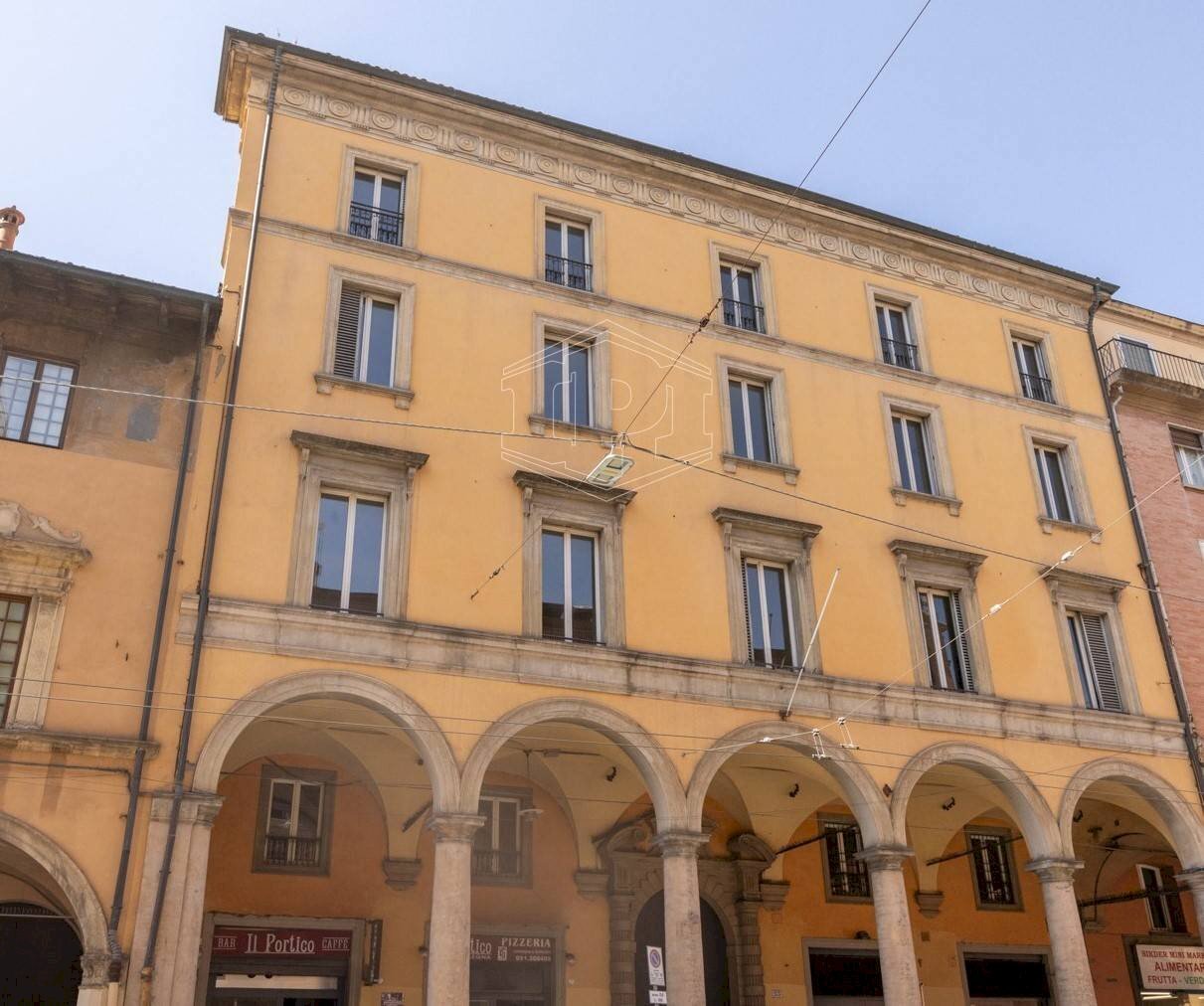 Two-room apartment Strada Maggiore, Bologna (neighborhood Centro Storico) - photo 3