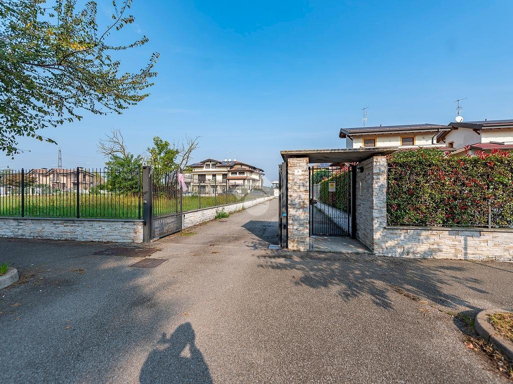 Portion of a house Via Brambilla il Giovane, Lainate - photo 1