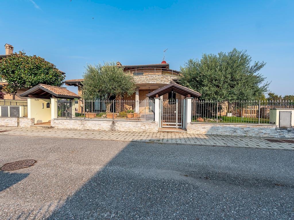 Portion of a house Via Brambilla il Giovane, Lainate - photo 2
