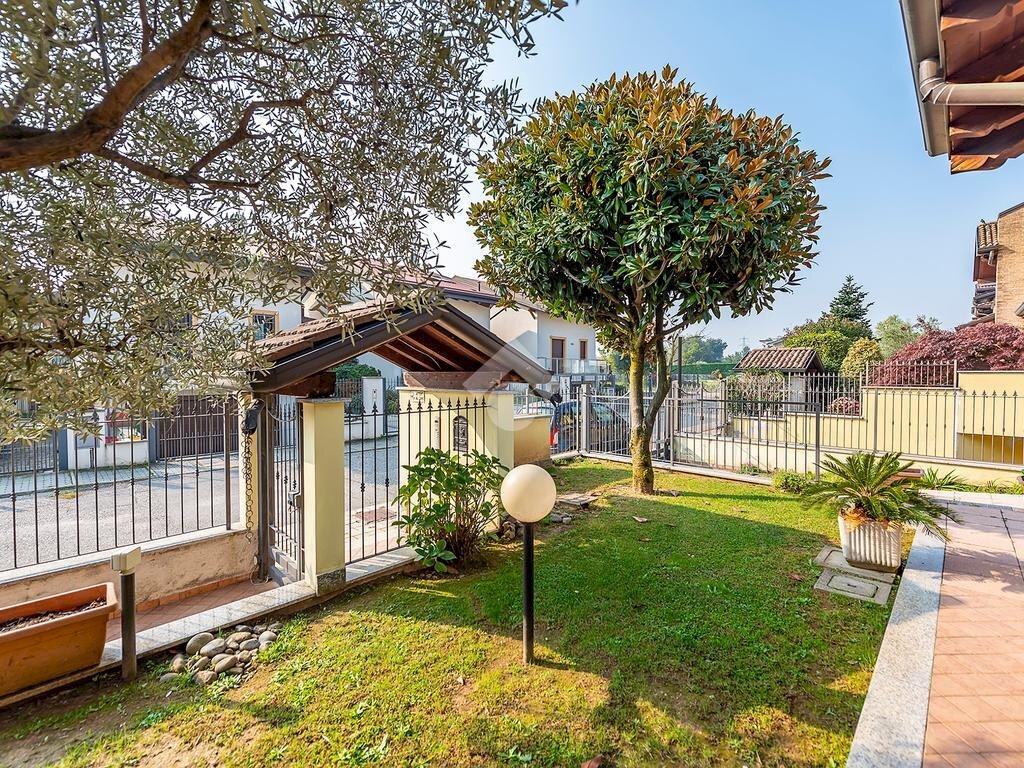Portion of a house Via Brambilla il Giovane, Lainate - photo 3