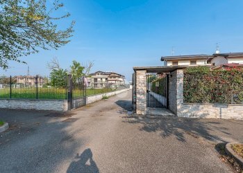Portion of a house Via Brambilla il Giovane, Lainate - photo 1