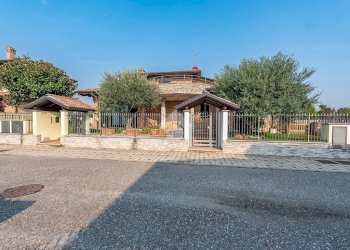 Portion of a house Via Brambilla il Giovane, Lainate - photo 2