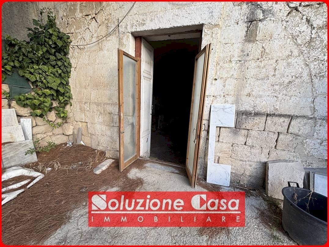 Foto 1 - Magazzino via della Murgetta, Canosa di Puglia - foto 1