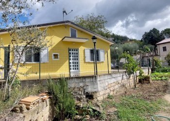 Foto 2 - Casa indipendente contrada valleluogo
40, Ariano Irpino - foto 2