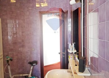 Bagno - Appartamento Via Dei Gigli
 
1, Lagonegro - foto 11