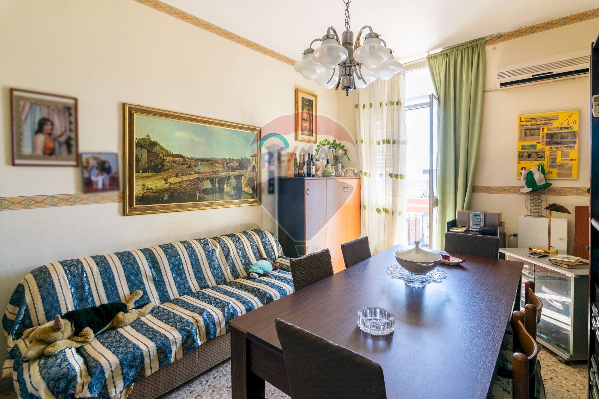 Sala da pranzo - Quadrilocale Via Zia Lisa
 
32, Catania - foto 2