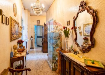 Hall / corridoio - Quadrilocale Via Zia Lisa
 
32, Catania - foto 1