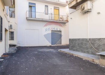 Ingresso lato cortile privato - Box Via Giovanni Verga
 
79G, Lentini - foto 2