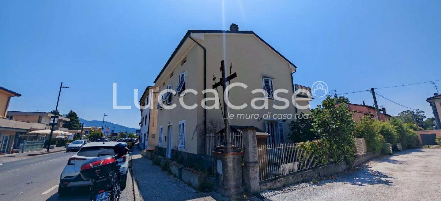 Independent house Lucca (neighborhood Pontetetto) - photo 1