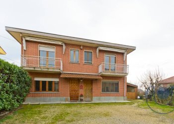 Facciata - Casa semi indipendente Via Roma, Arignano - foto 1