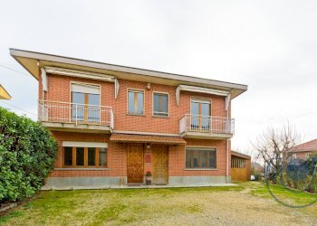 Facciata - Casa semi indipendente via Roma, Arignano - foto 1