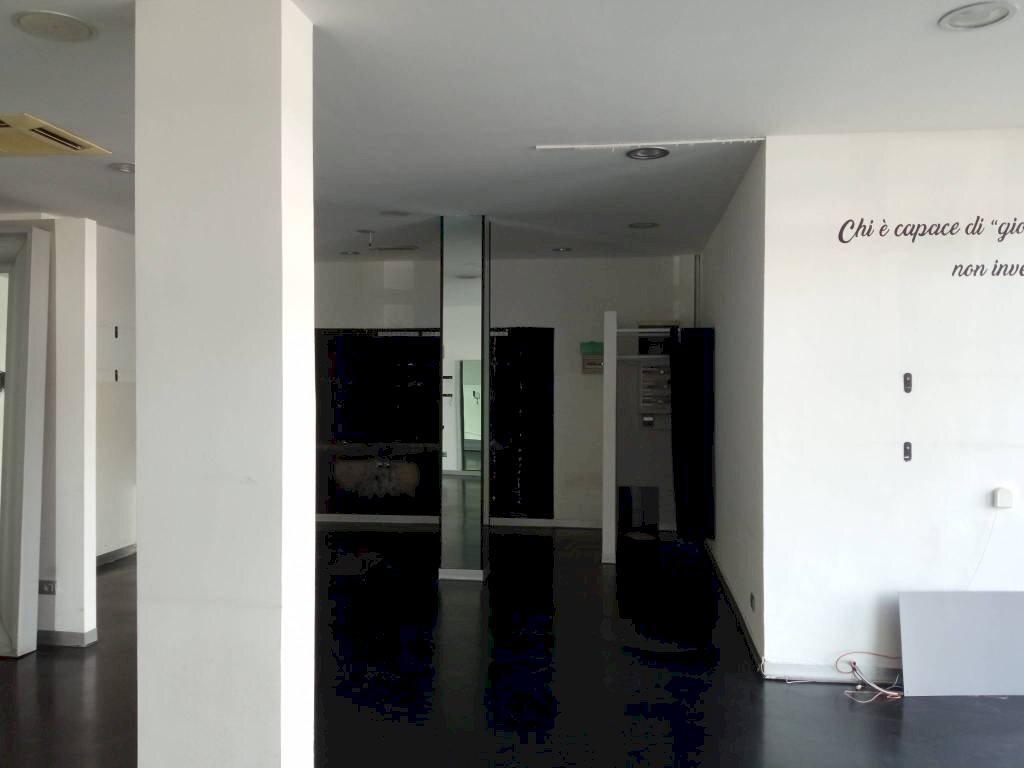 Interno non residenziale - Negozio via Pezzana, Carpi - foto 1